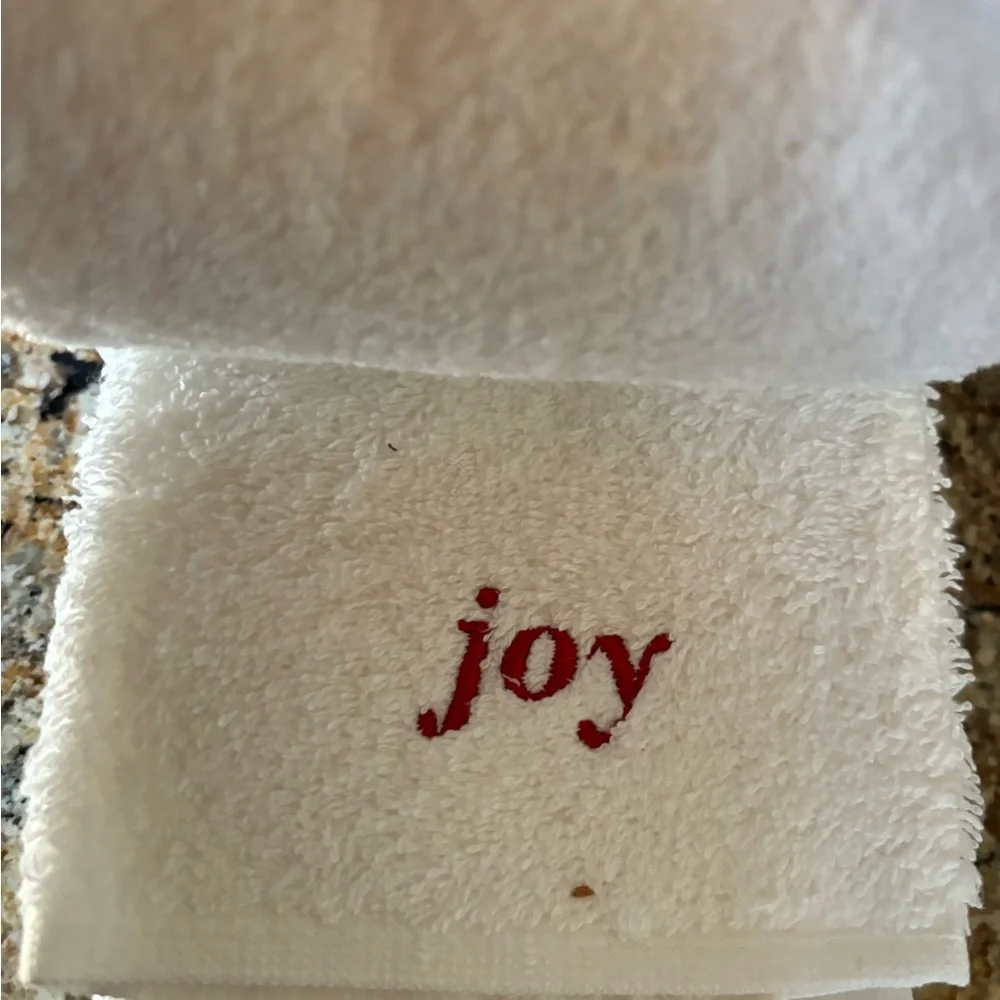 Christmas NWT Crate&Barrel white set of 4 hostess guest towels